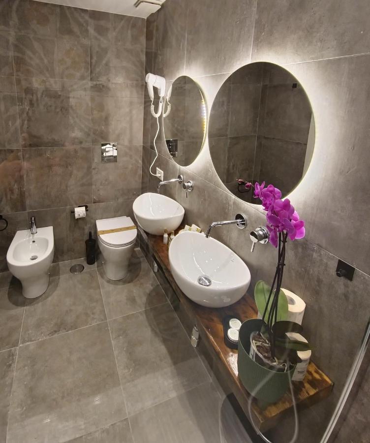 Borgo Dei Miracoli Hotel เนเปิลส์ ภายนอก รูปภาพ