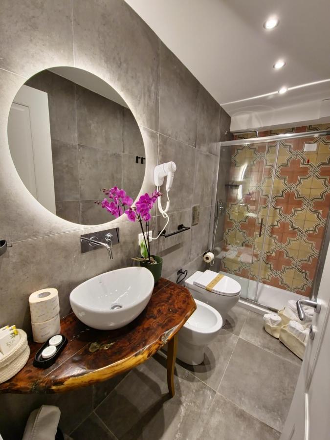 Borgo Dei Miracoli Hotel เนเปิลส์ ภายนอก รูปภาพ